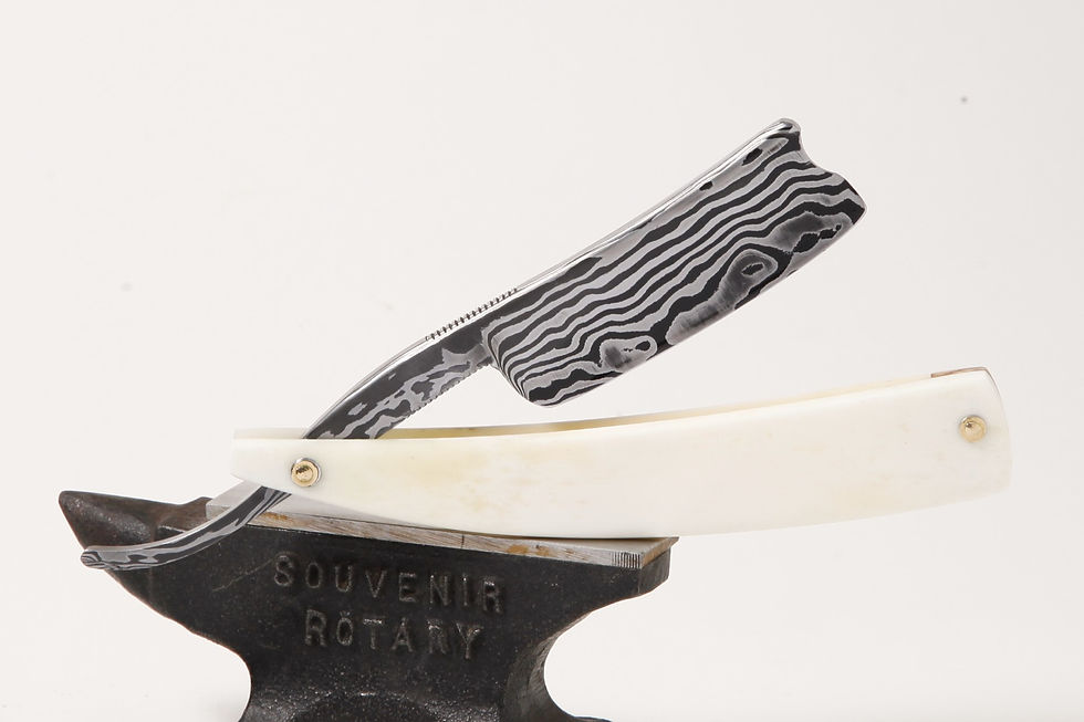 32 Layers Damascus Razor | Ale Razors