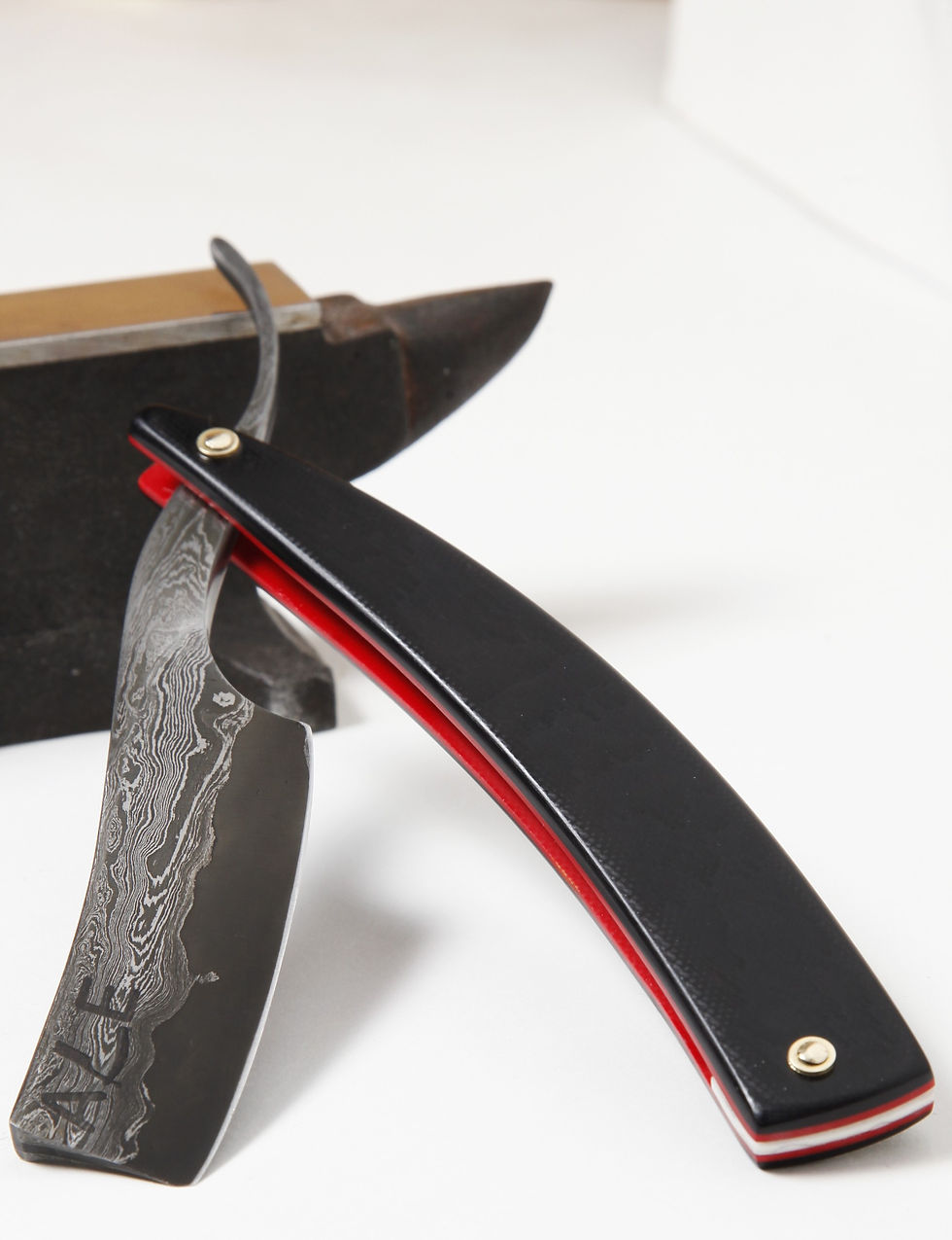 Thumbnail: San Mai Straight Razor