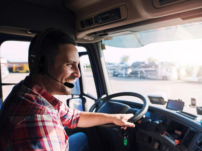 Man_wearing_trucker_headset.jpg