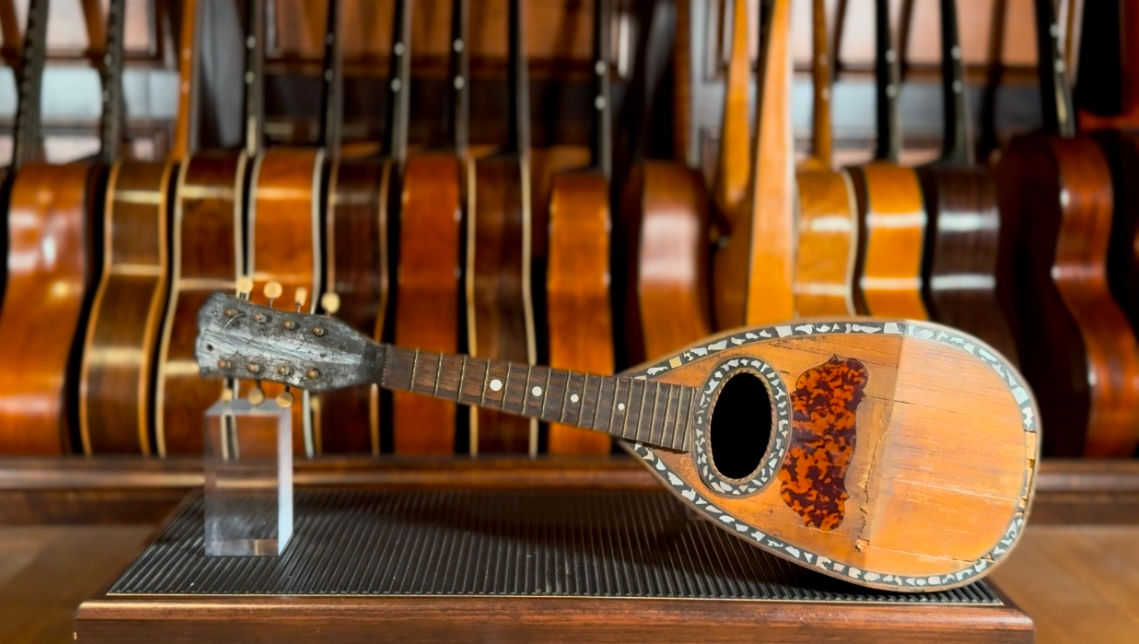 Napolitan mandolin - unrestored