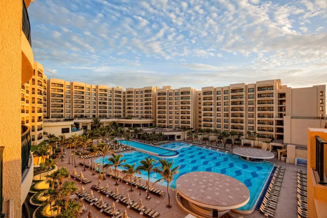 The Royal Sands in Cancun pool and beach
