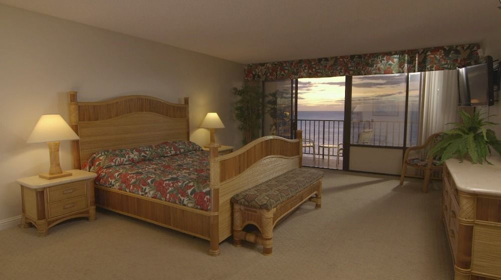 Kahana Beach Resort bedroom with lanai