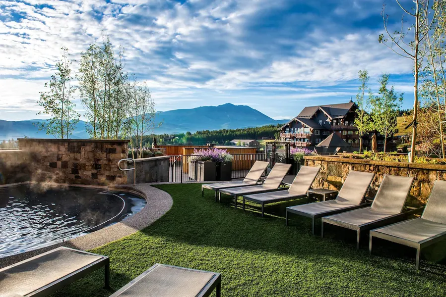 Outdoor hot tub lounge at Grand Colorado on Peak 8 in Breckenridge