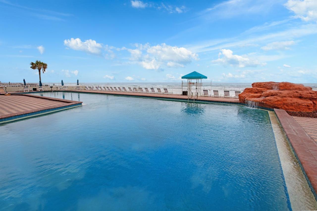 Westgate Harbour Beach in Daytona Beach oceanfront pool