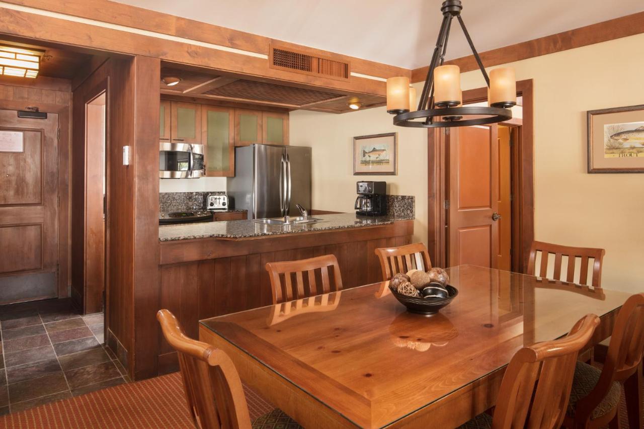 Hyatt High Sierra Lodge in Lake Tahoe lodge dining room