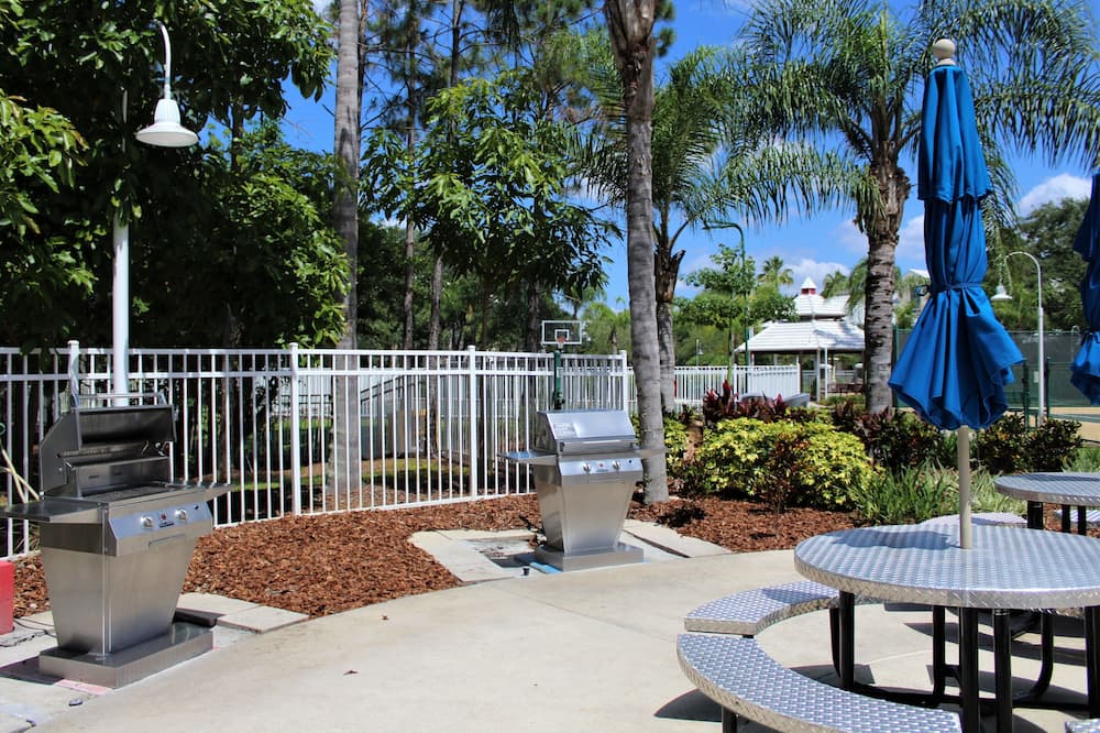 Cypress Pointe Resort in Orlando pool deck