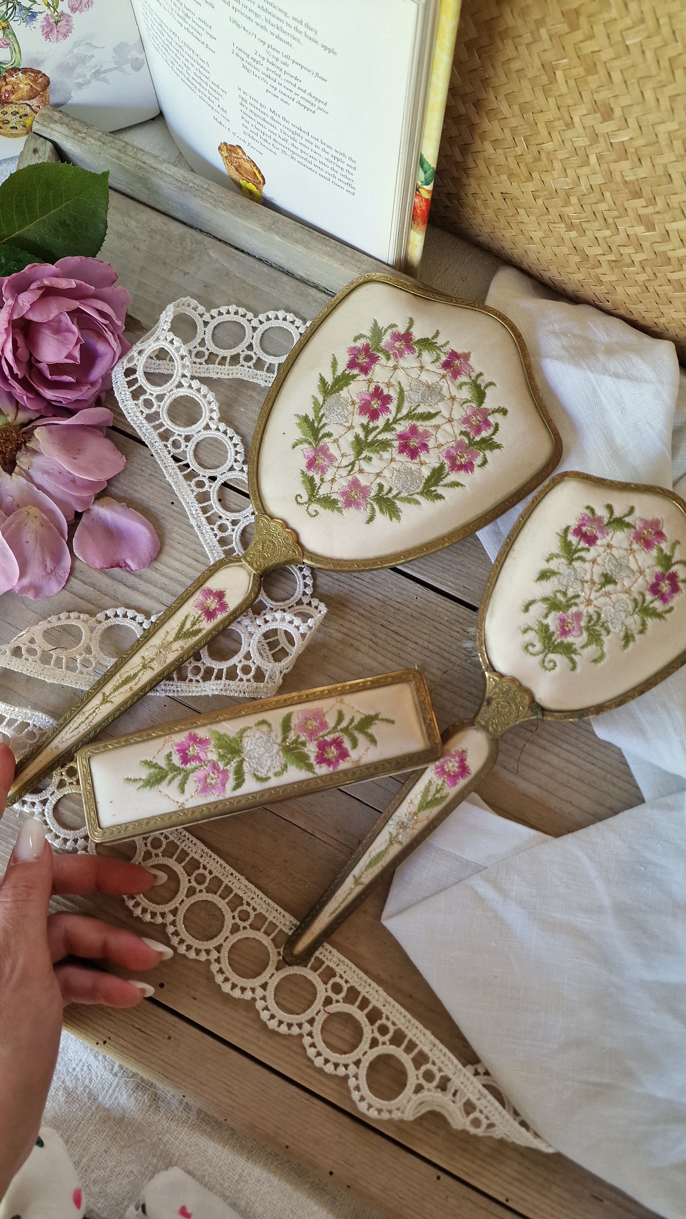 Vanity set Inglese ricamato