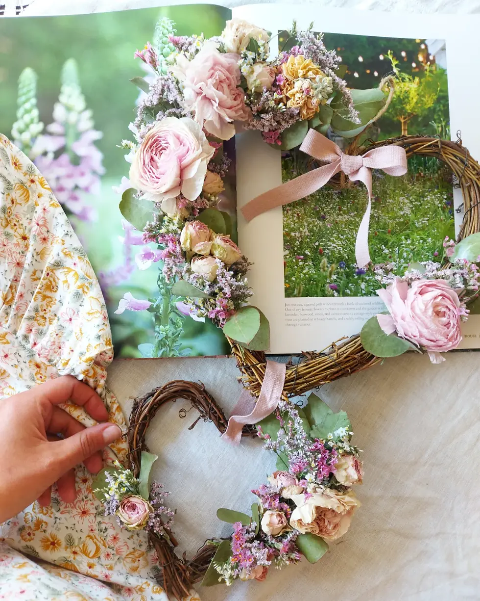 Ghirlanda di fiori secchi fatta a mano stile romantico