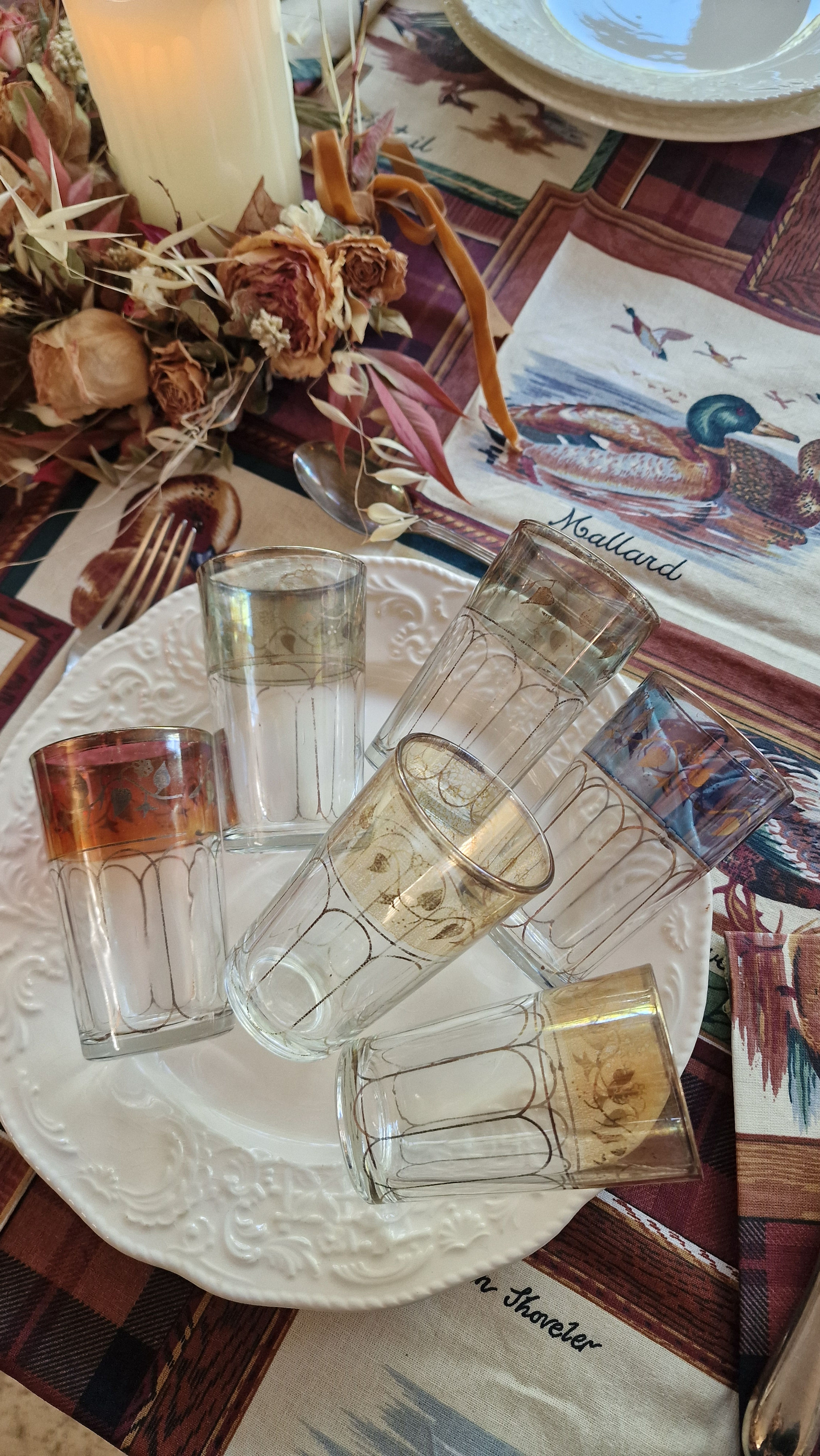 Bicchieri vintage da acqua in vetro con decori e sfumature