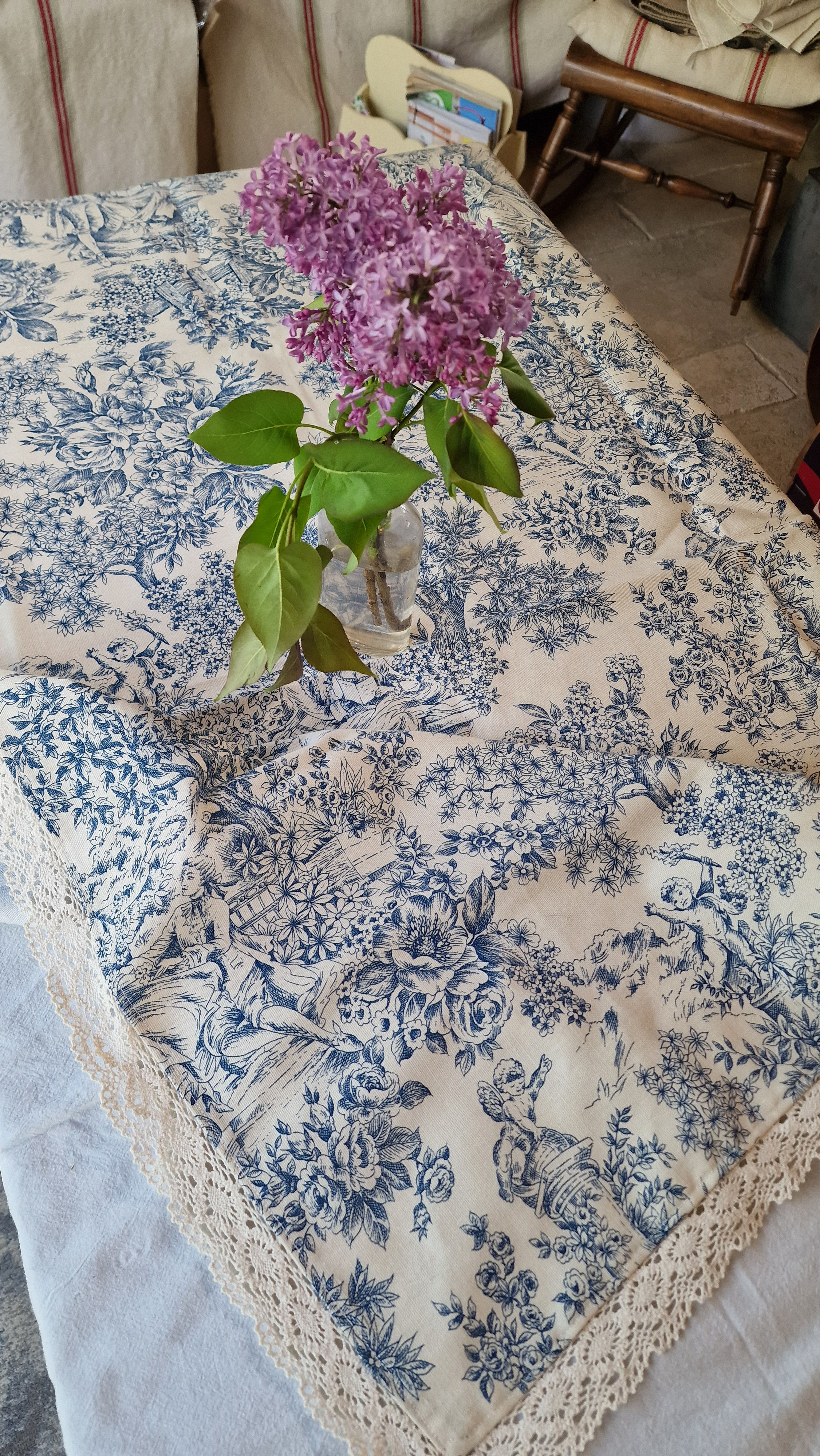 Romantica tovaglia in toile de Jouy blu