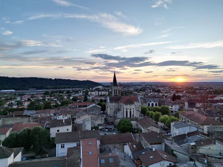 Rencontrer quelqu’un à Ambérieu-en-Bugey (01500) : où créer une vraie connexion ?