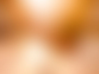 Deux personnes qui se tiennent la main