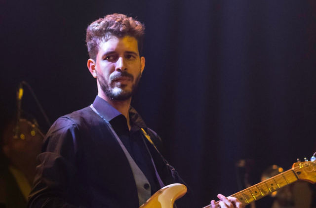 ap-guitariste_orig.jpg