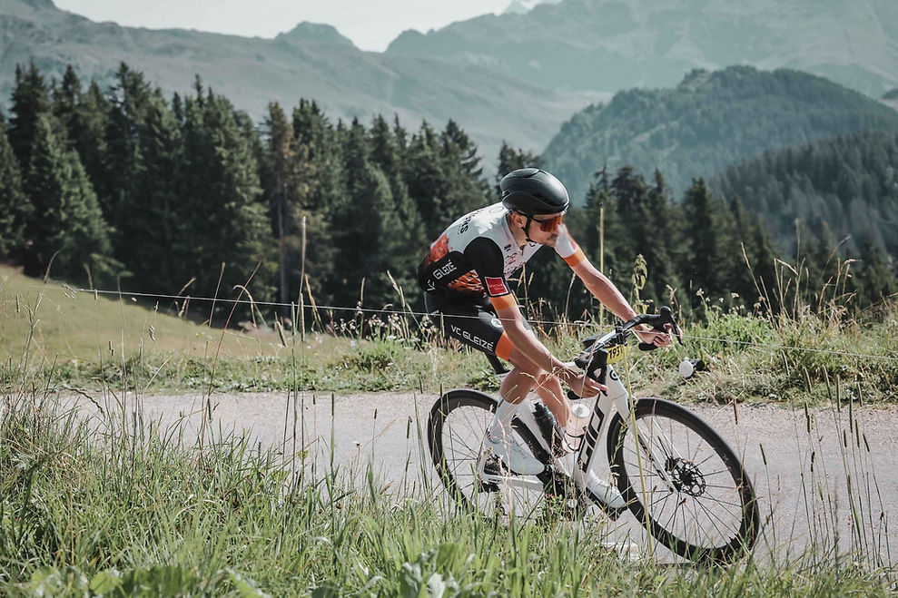cycliste en montagne