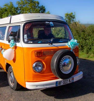 Van orange pour mariage hippie