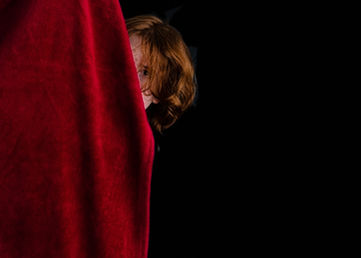 cache-cache photo studio rideau rouge