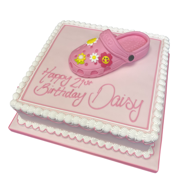 A stunning crocodile-inspired cake featuring textured scales and intricate details, perfect for celebrations and special occasions.