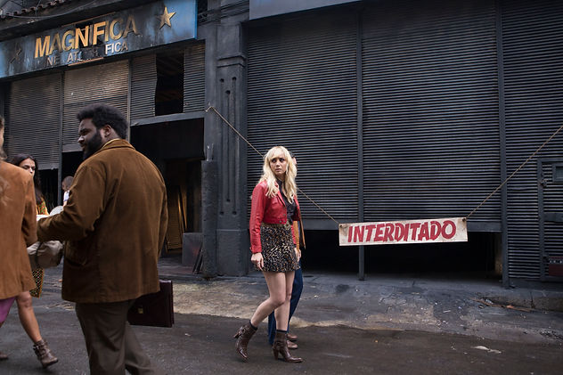 Simone Spoladore como a Dora Dumar na terceira temporada da série nacional Magnífica 70 | Foto: Divulgação