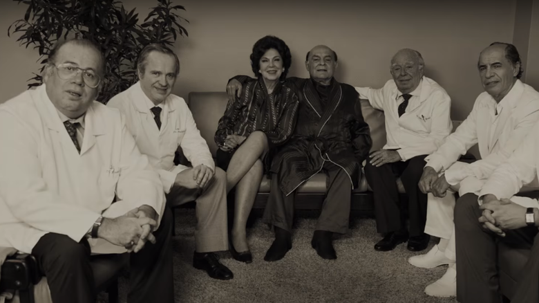 Otávio Müller, Leonardo Medeiros, Esther Góes, Othon Bastos, Emiliano Queiroz e Paulo Betti em cena de O Paciente – O Caso Tancredo Neves (2018)