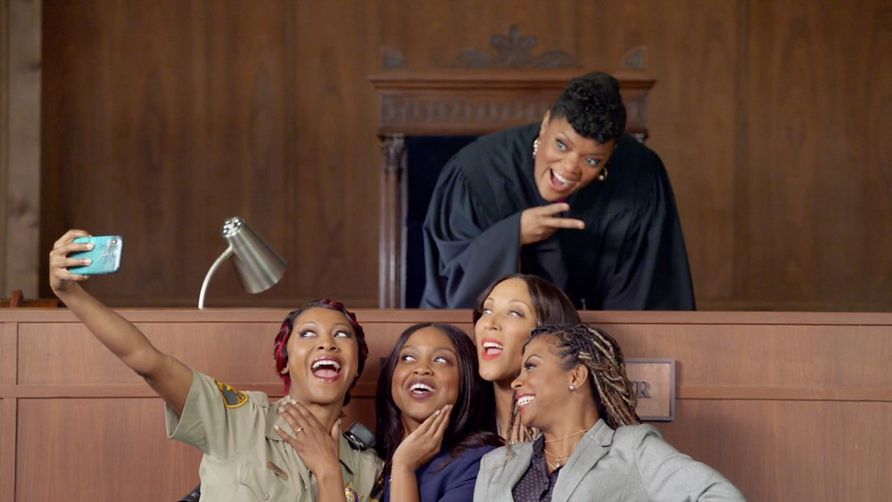 Yvette Nicole Brown, Gabrielle Dennis, Quinta Brunson, Robin Thed e Bresha Webb em cena do programa humorístico A Black Lady Sketch Show (2019-) | Foto: Divulgação (HBO)