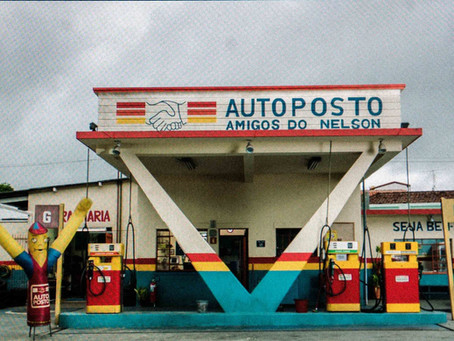 AUTO POSTO | Uma comédia com o tanque ainda cheio