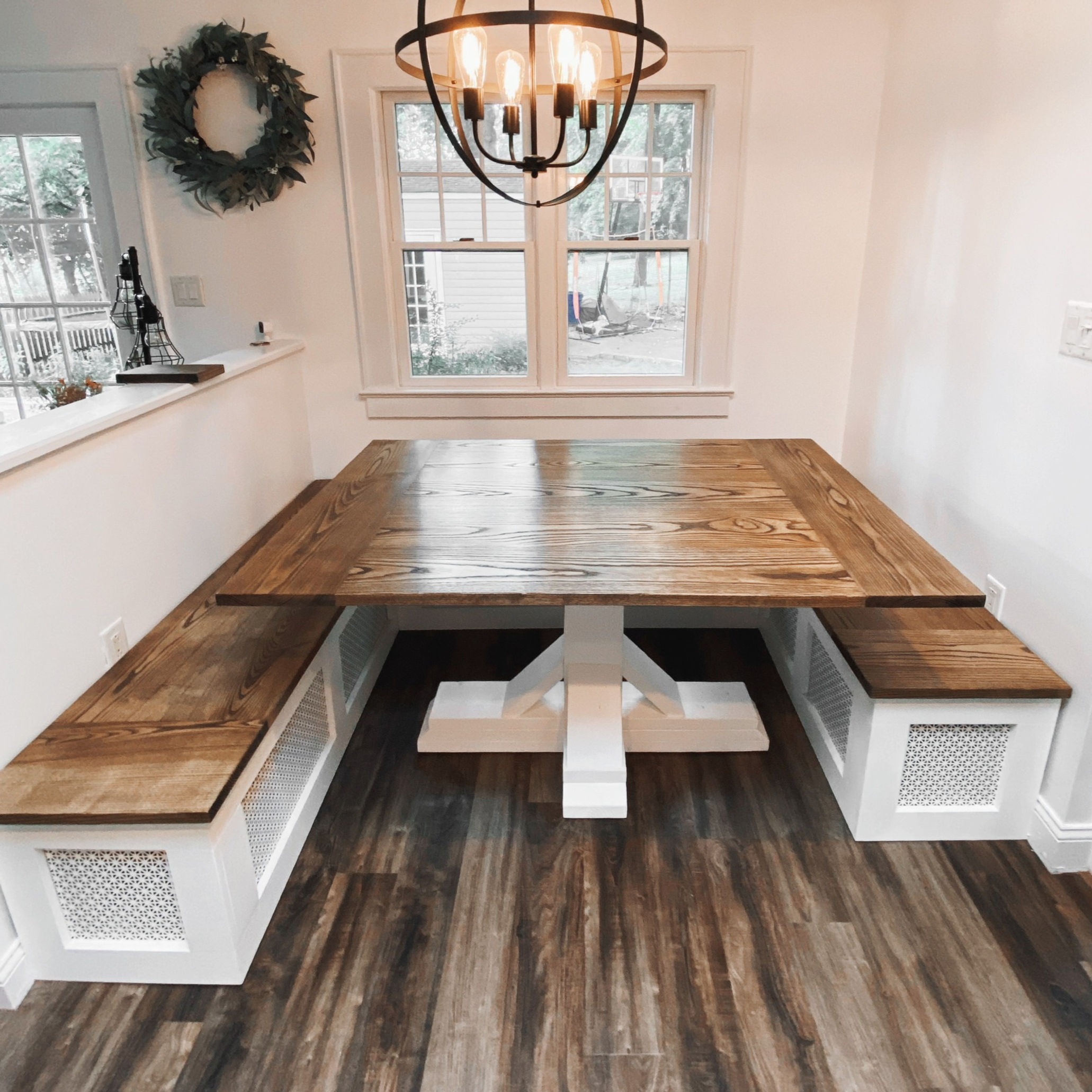 Collinwood Breakfast Nook and Pedestal Table