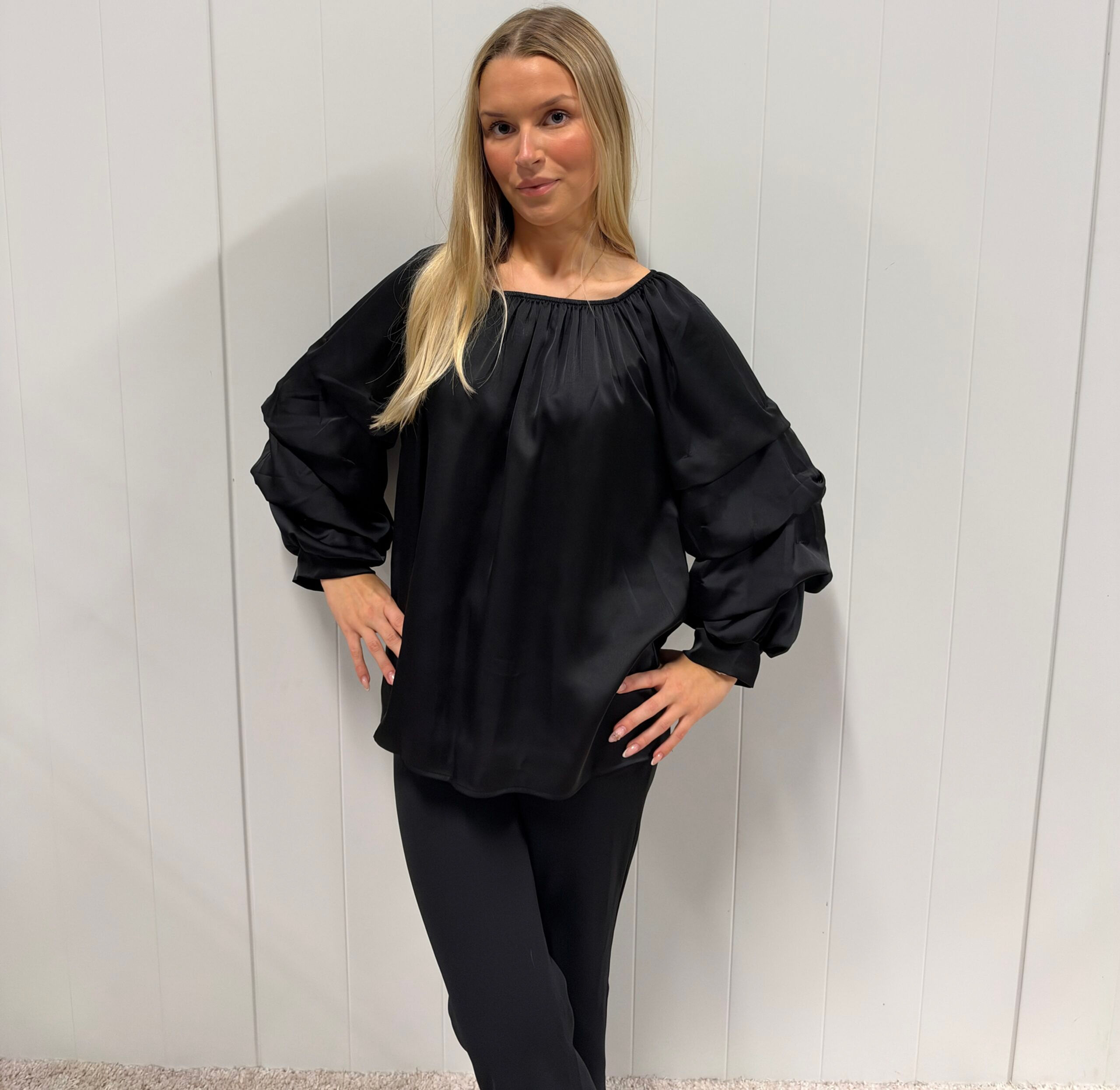 Jörlevik satinblus Viola svart