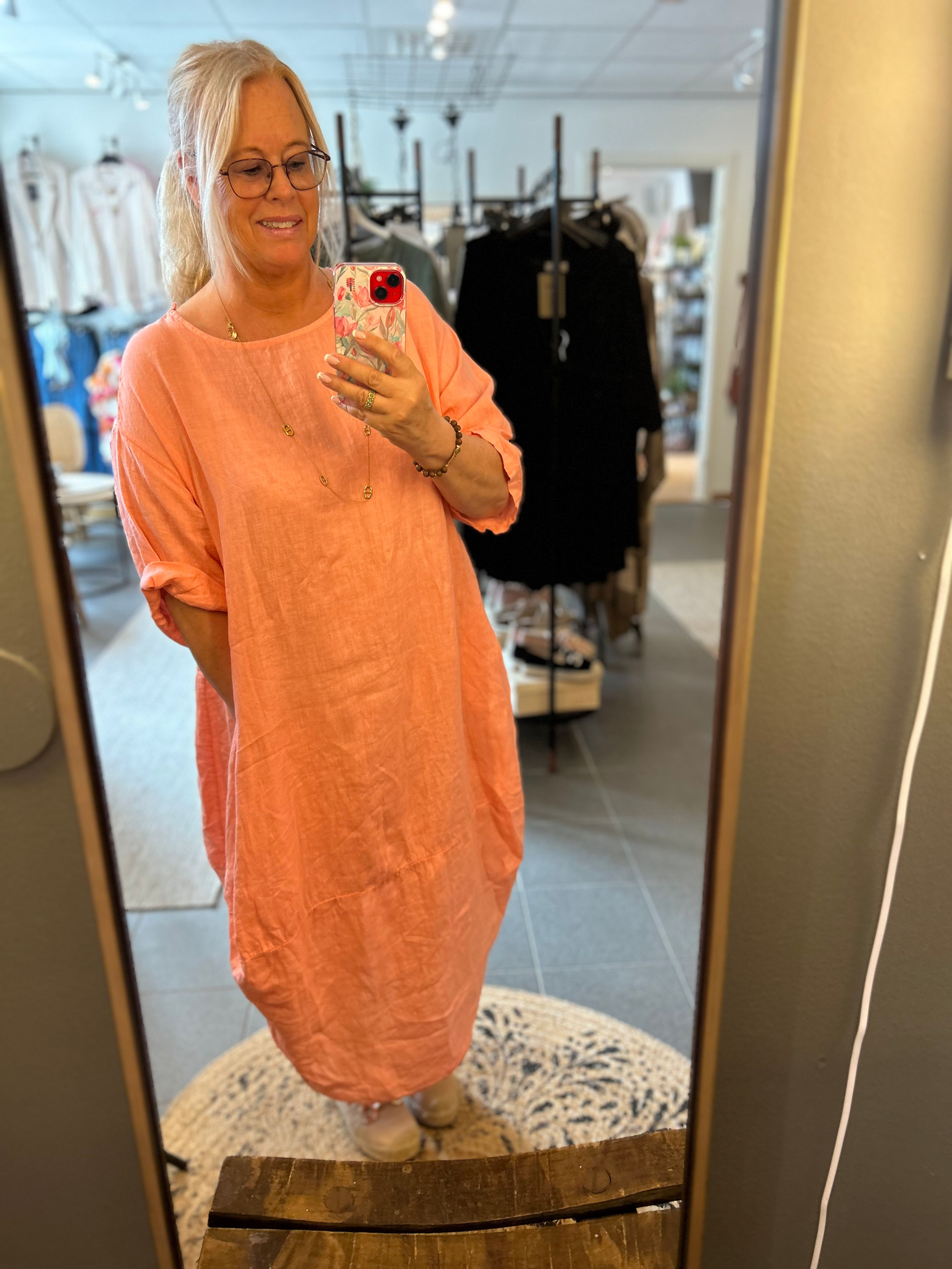 Jörlevik Linneklänning Andrea ljus korall