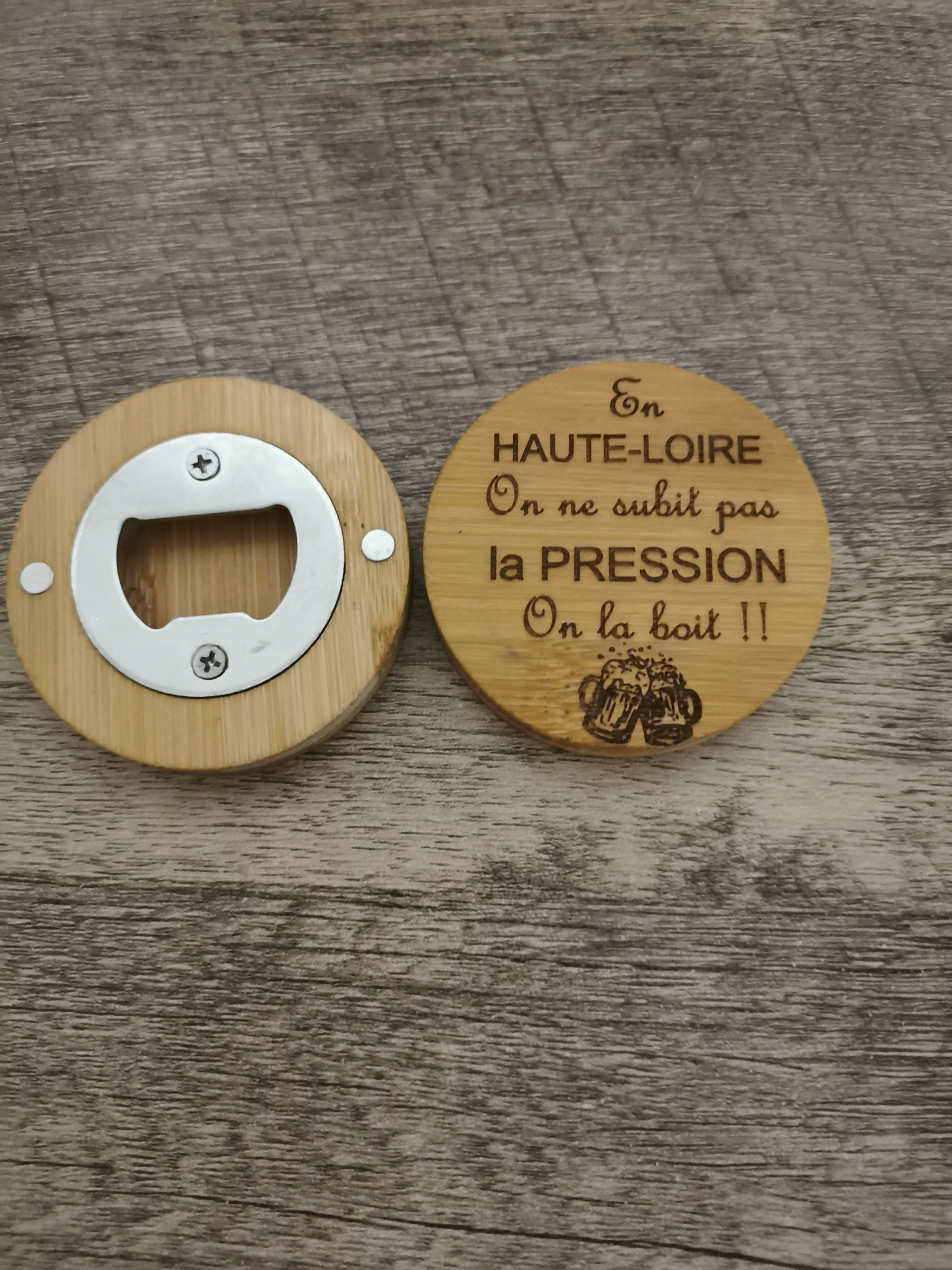 décapsuleur rond, en bois.