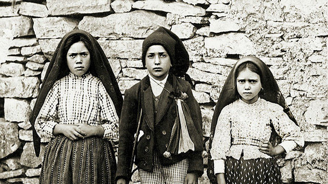 Lucia Dos Santos, Francisco Marta, Jacinta Marta. The three visionaries of Fatima.
