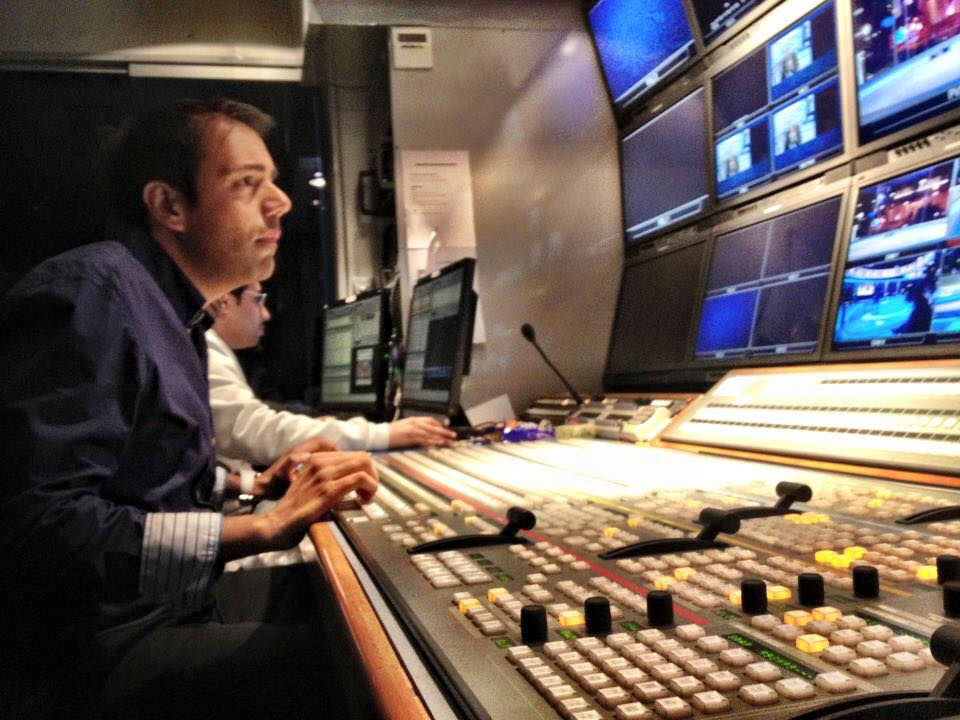 SHOW DIRECTOR