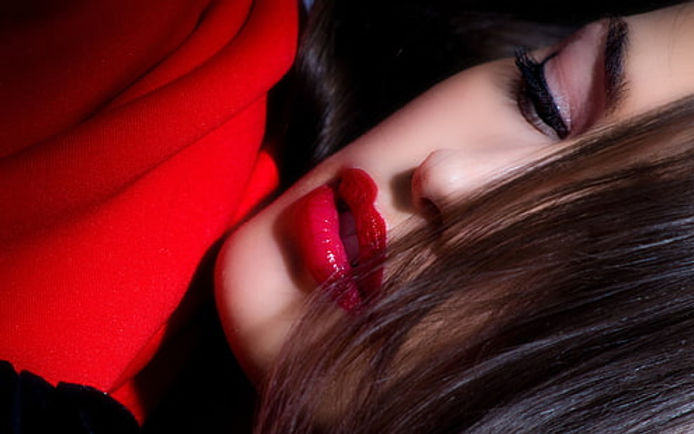 women-model-face-makeup-wallpaper-thumb.