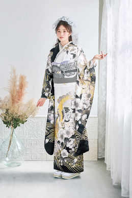 白地に黒の振袖レンタル|フォトスタジオトミー