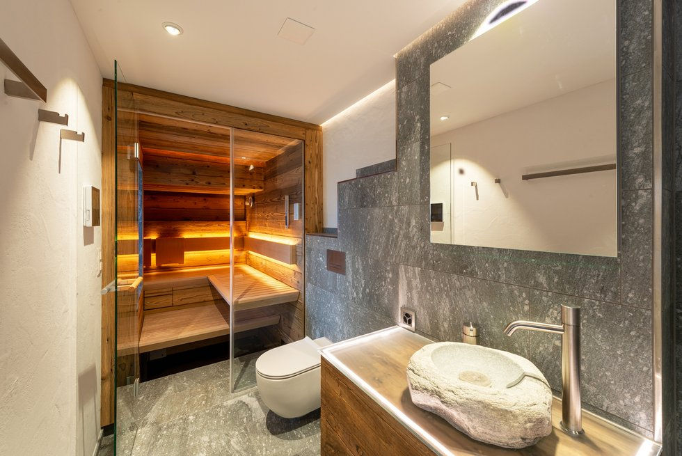 Klafs Casena Привлекает внимание даже в небольшой ванной комнате