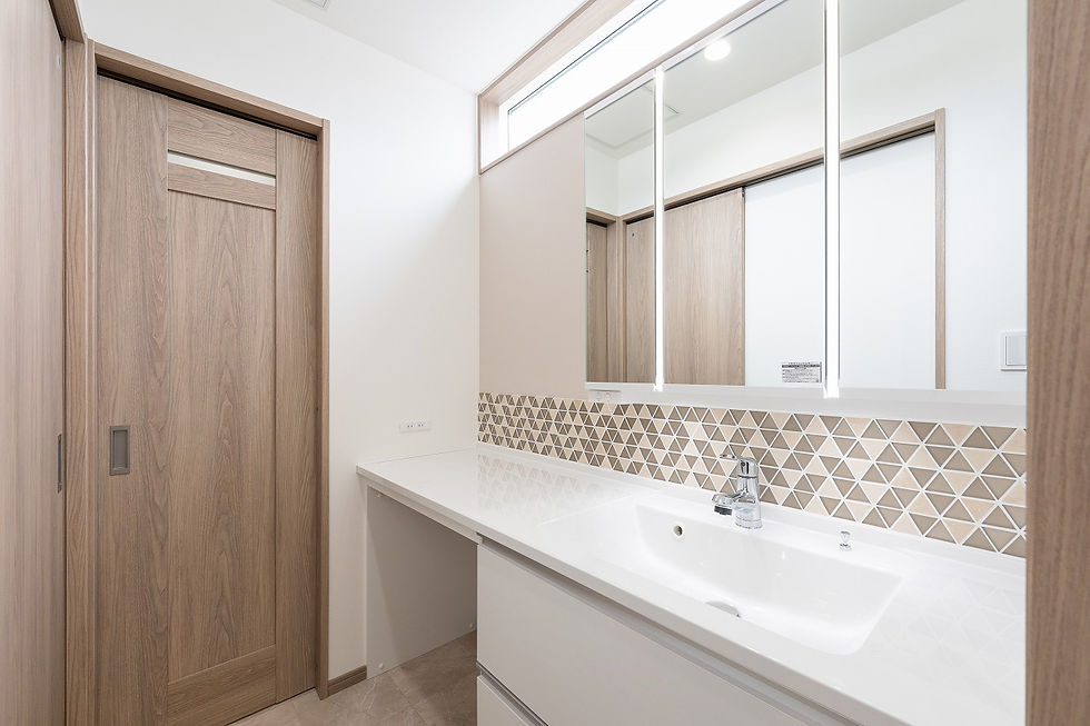 やさしい光と木のぬくもりに包まれる、収納充実のあたたかい住まい