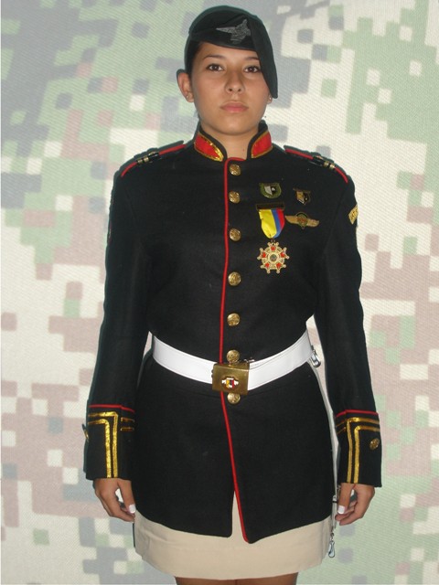 Uniforme de gala femenino