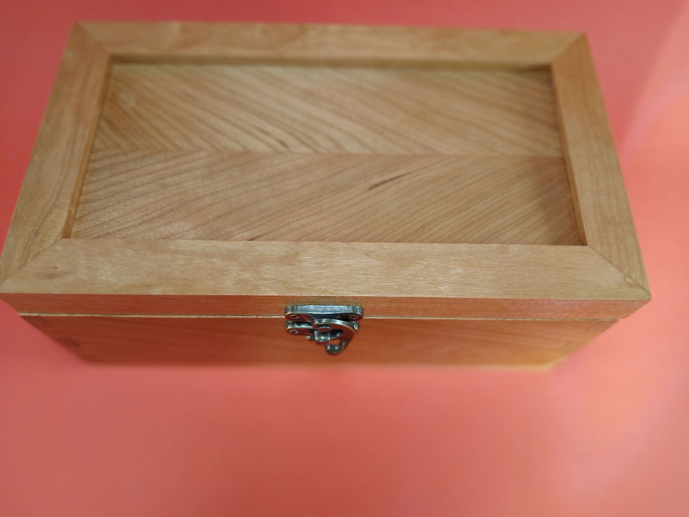 Thumbnail: 26038 Cherry Box with butterfly top, linear