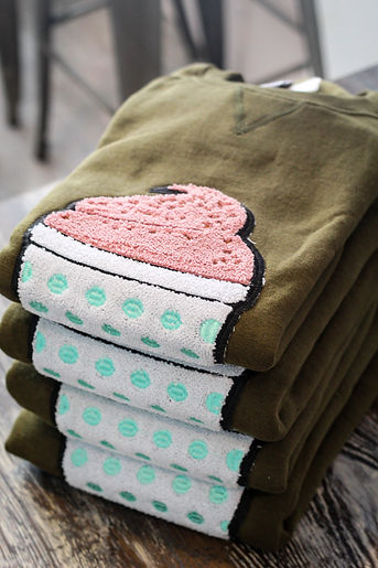 Chenille patch pudding cup crew neck sweatshirt