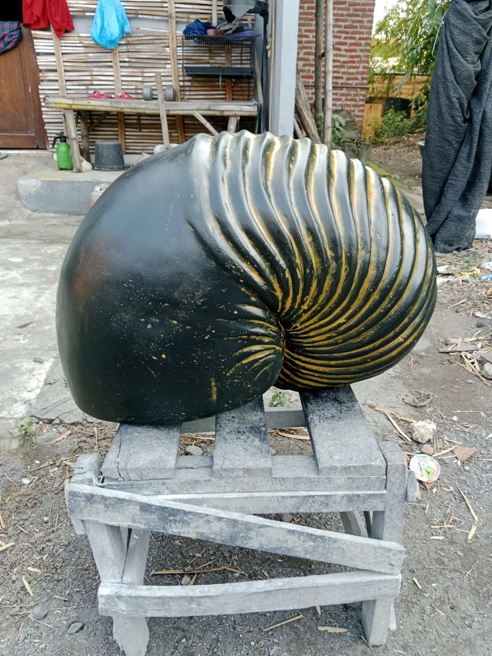 Nautilus 65 cm black cooper