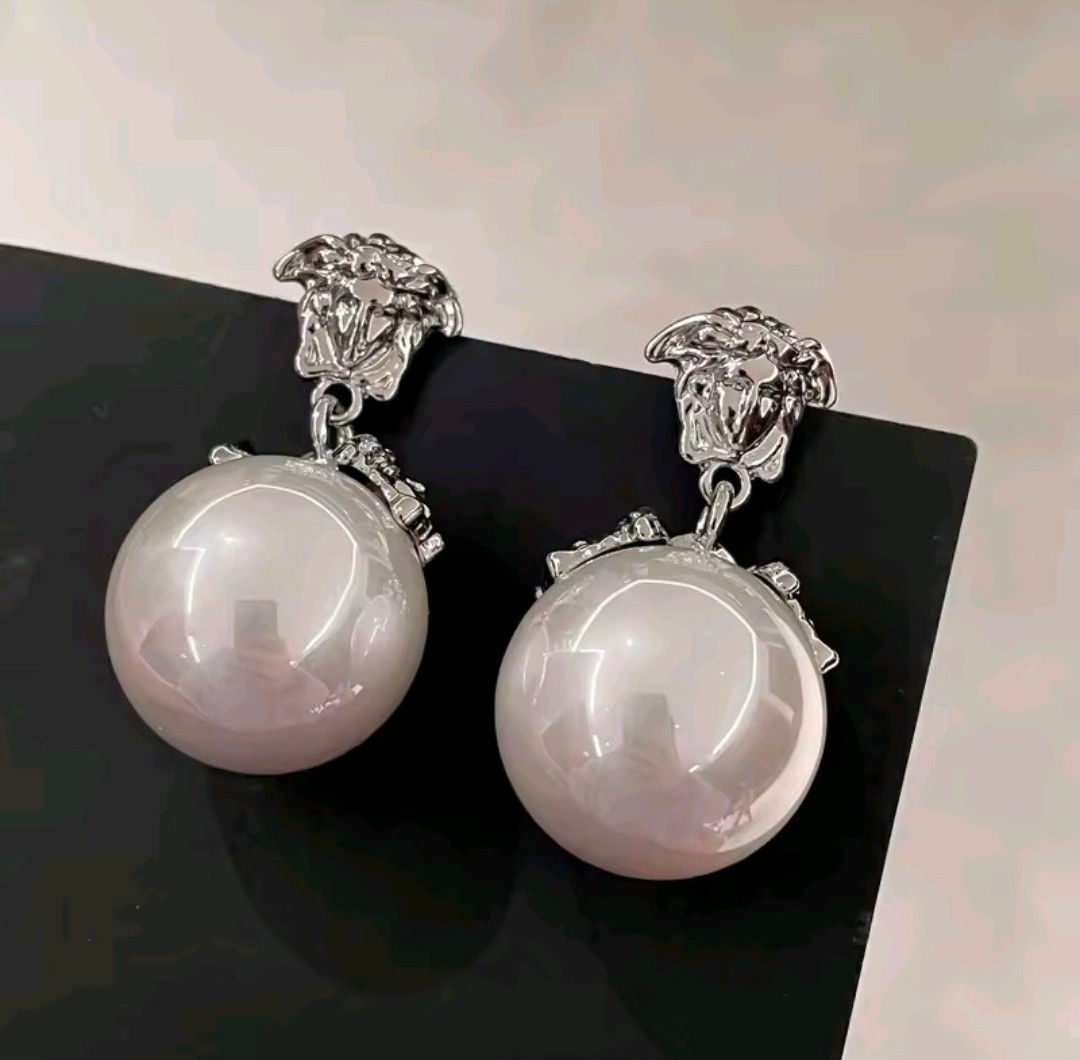 Medusa Pearl Earrings