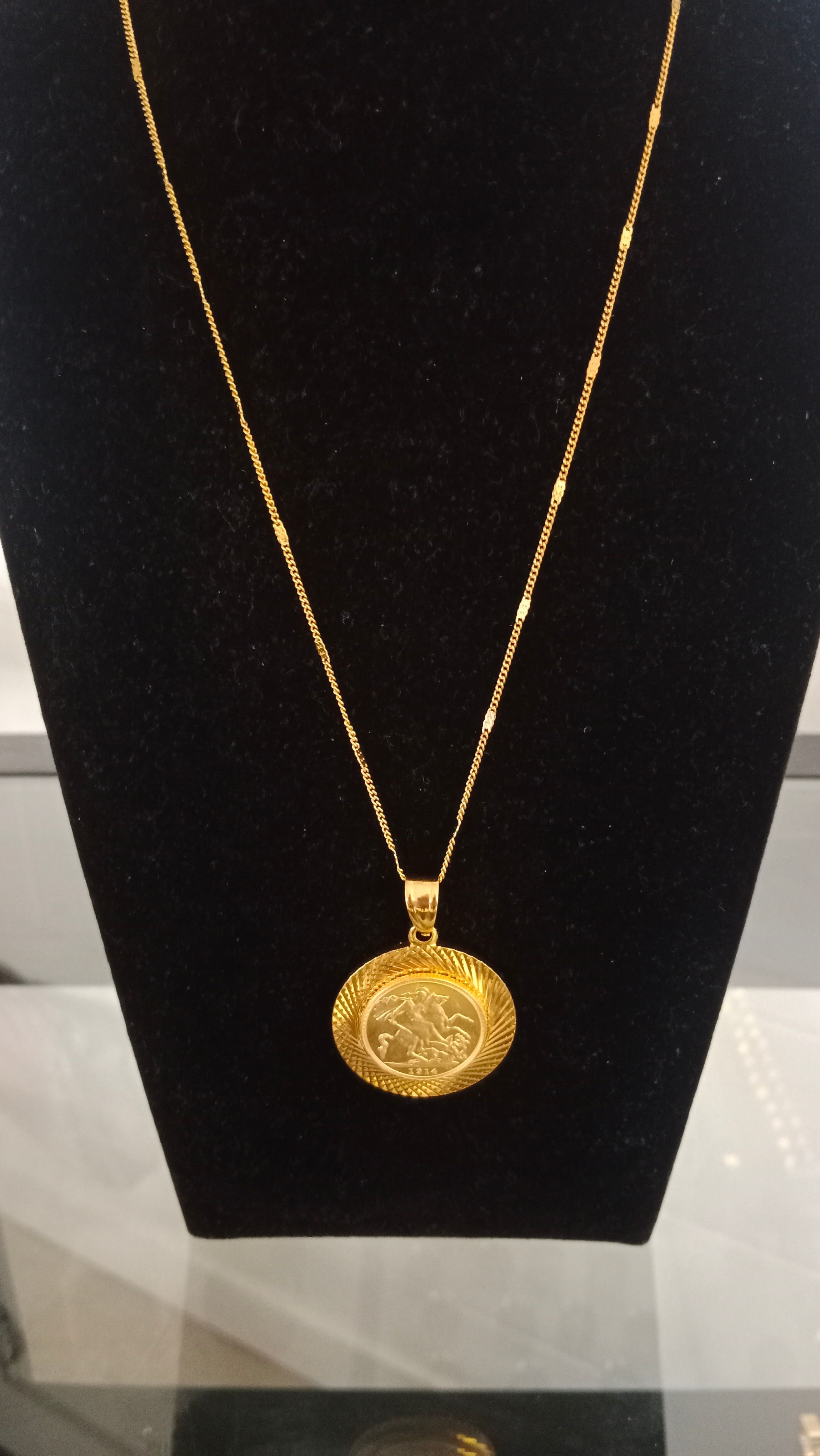 Sovereign Necklace Pendant 1914