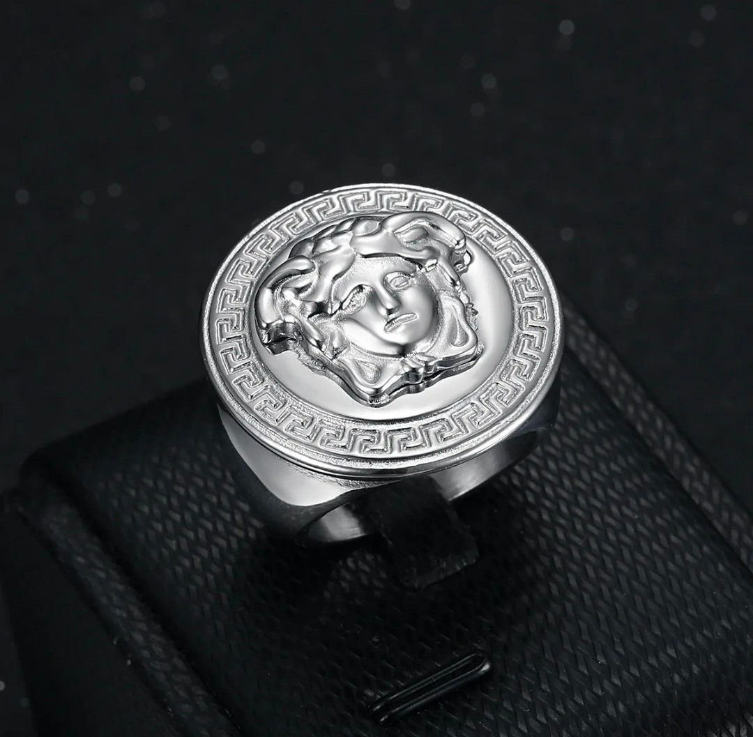 V Medusa Ring
