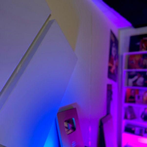 décoration setdesign décor studio YouTube Youtubeur Theodort Pierre-Jean HOCH PJH décorateur d'intérieur reims Setdesigner THÉODORT noir et blanc