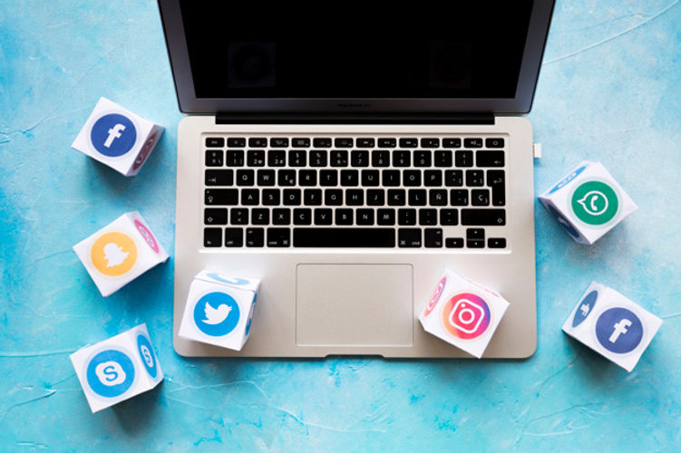 bloques-icono-redes-sociales-computadora