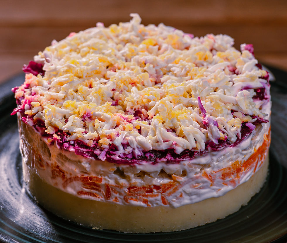 סלט שכבות, הכולל ירקות מבושלים (תפוח אדמה, סלק וגזר)