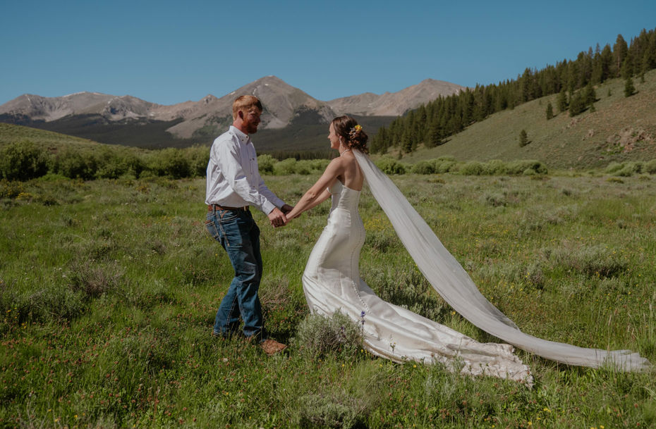 couple getting married in taylor park colorado