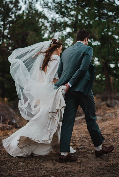 couple getting married in crested butte 
