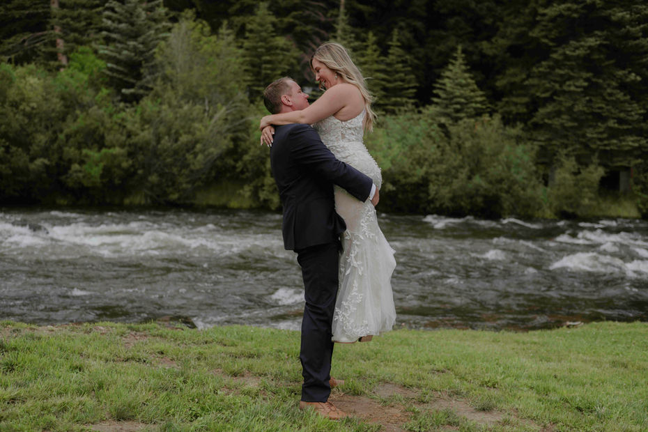 couple getting married in crested butte at harmels on the taylor river