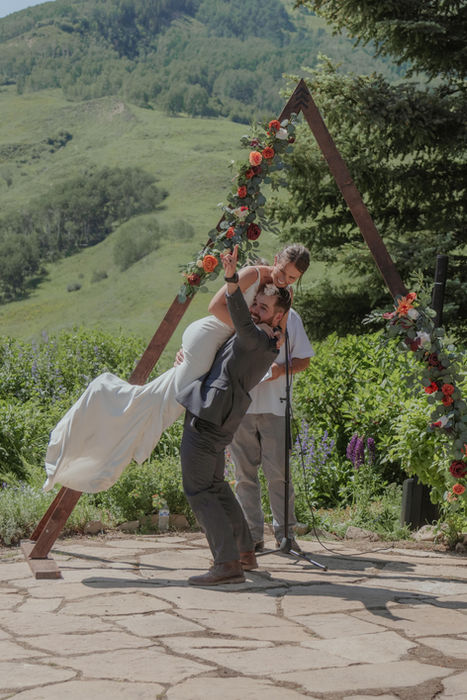 couple getting married in crested butte at mountain wedding gardens