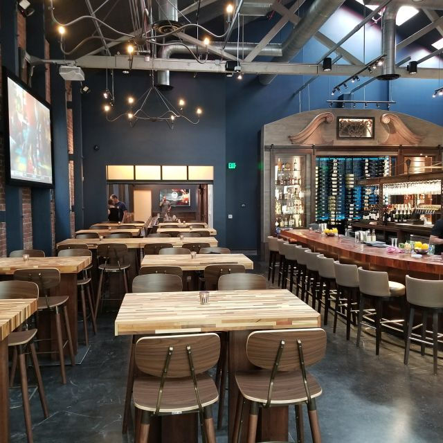 District Restaurant & Bar